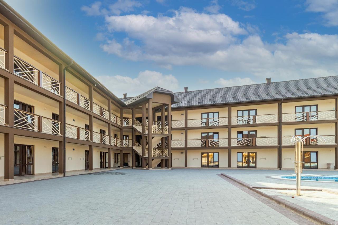 Nikoletta Hotel Solotvyno Bagian luar foto