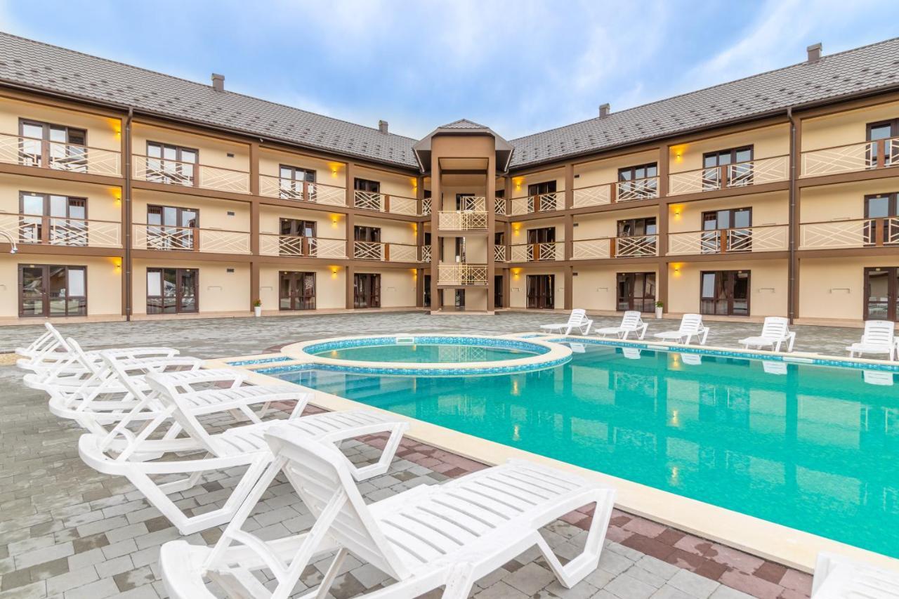 Nikoletta Hotel Solotvyno Bagian luar foto
