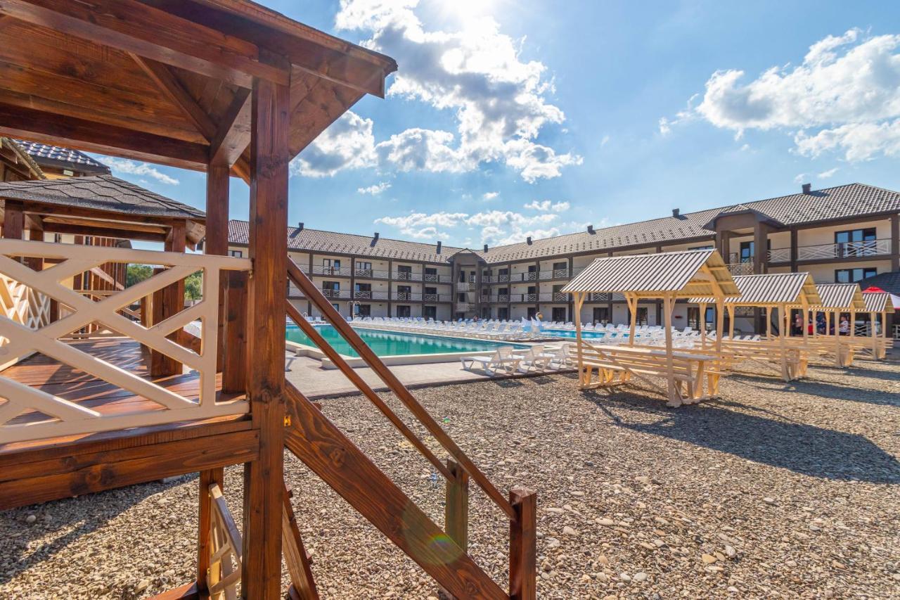Nikoletta Hotel Solotvyno Bagian luar foto